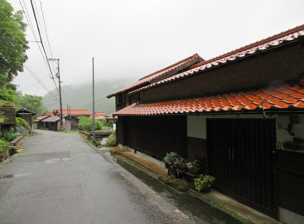 佐々並川対岸にある久年集落