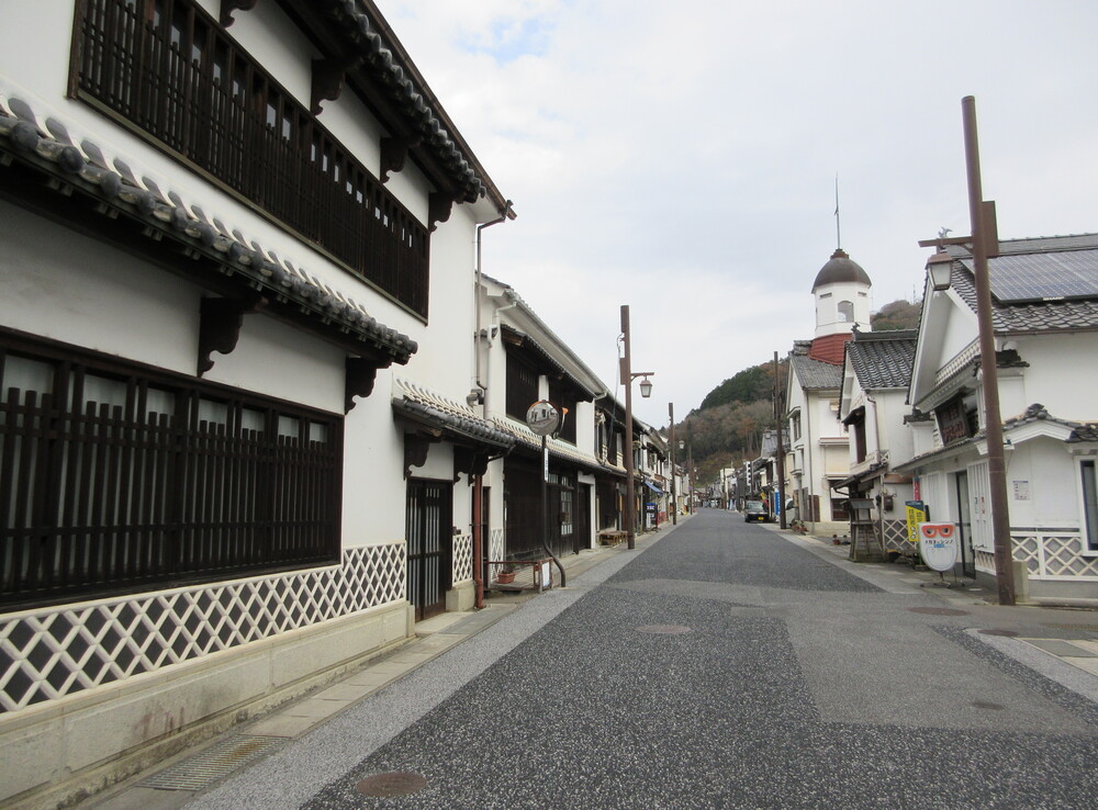 �V�̏㉺���ǂ̒����݁i�L�����{���s�j