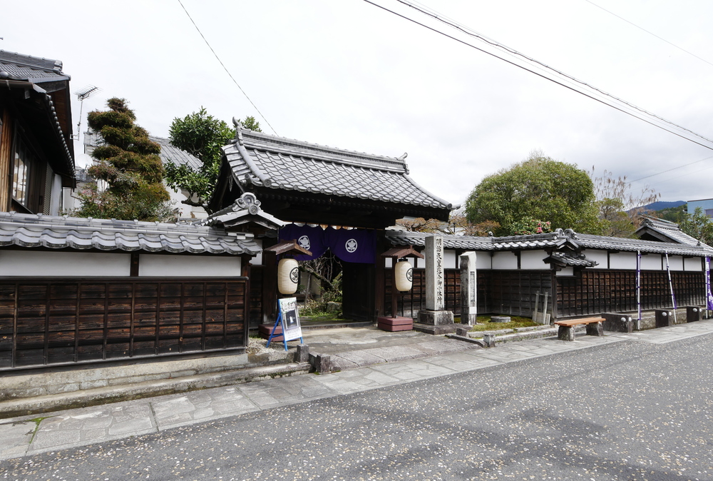 �����h�{�w�i�򕌌����Ð�s�j