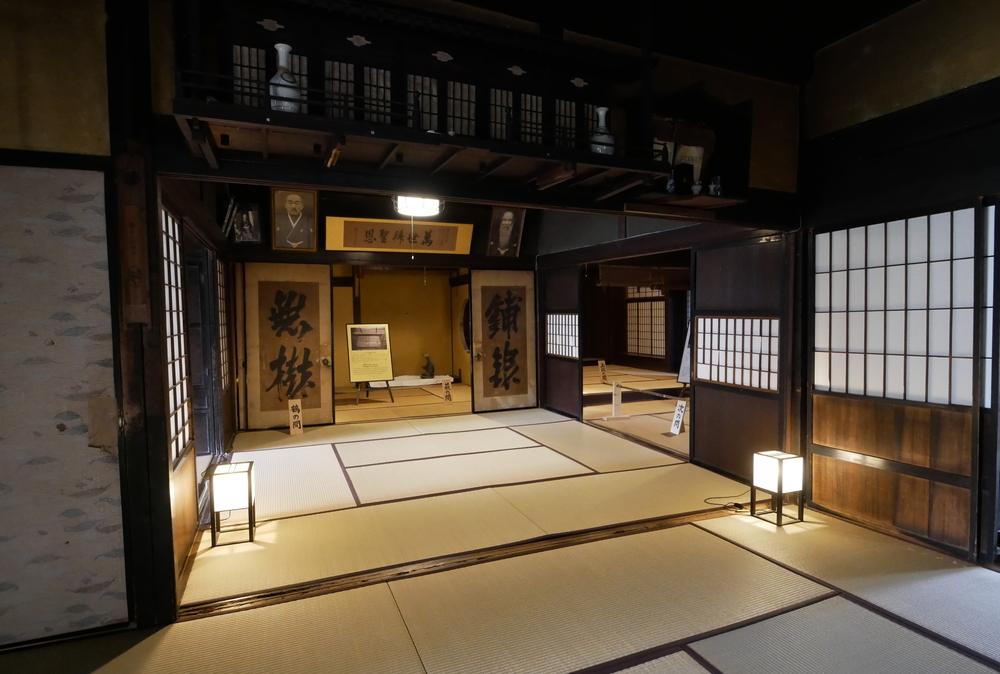 �����h�{�w�i�򕌌����Ð�s�j