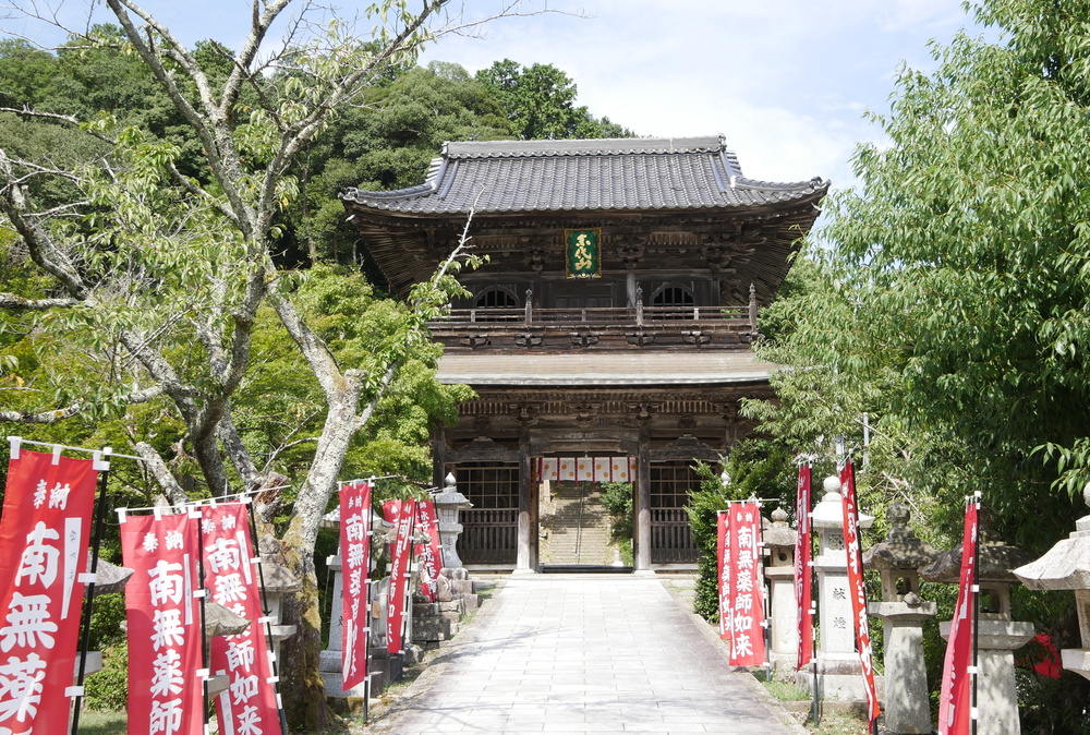 温泉寺山門(仁王門)|城崎温泉の町並み(兵庫県豊岡市)