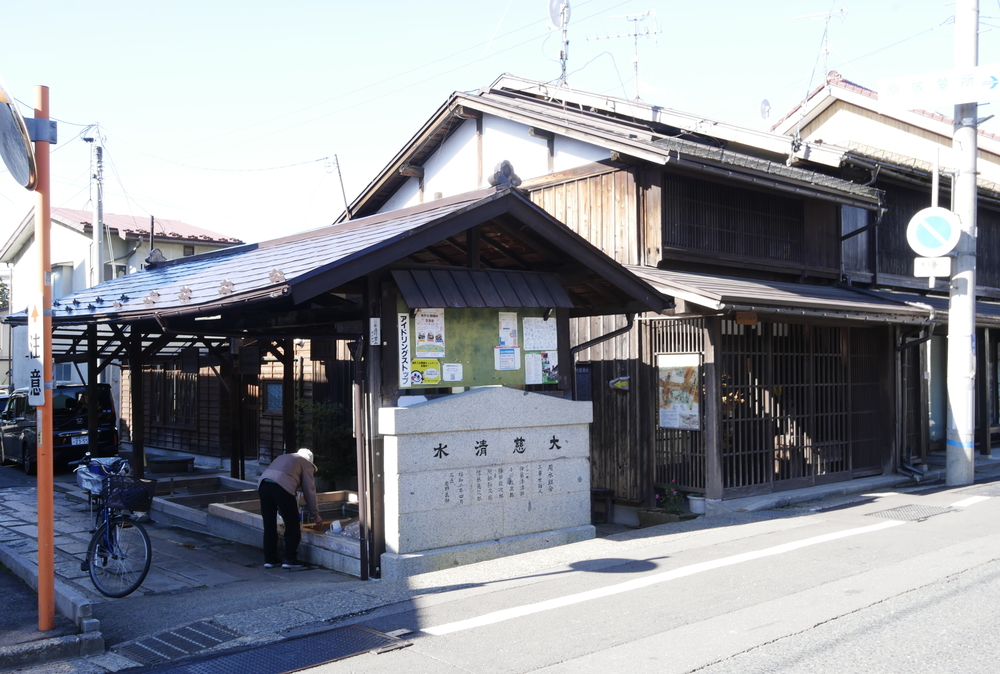 �厜����